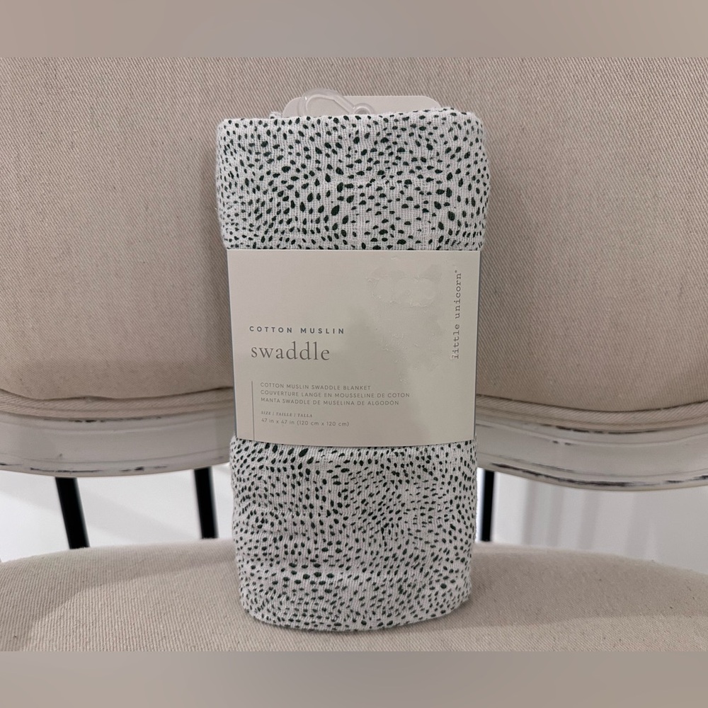 NWT Little Unicorn Cotton Muslin Swaddle in Green Seed